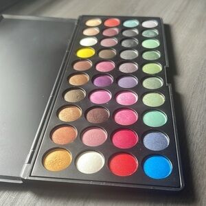 BH Cosmetics Eyeshadow Palette